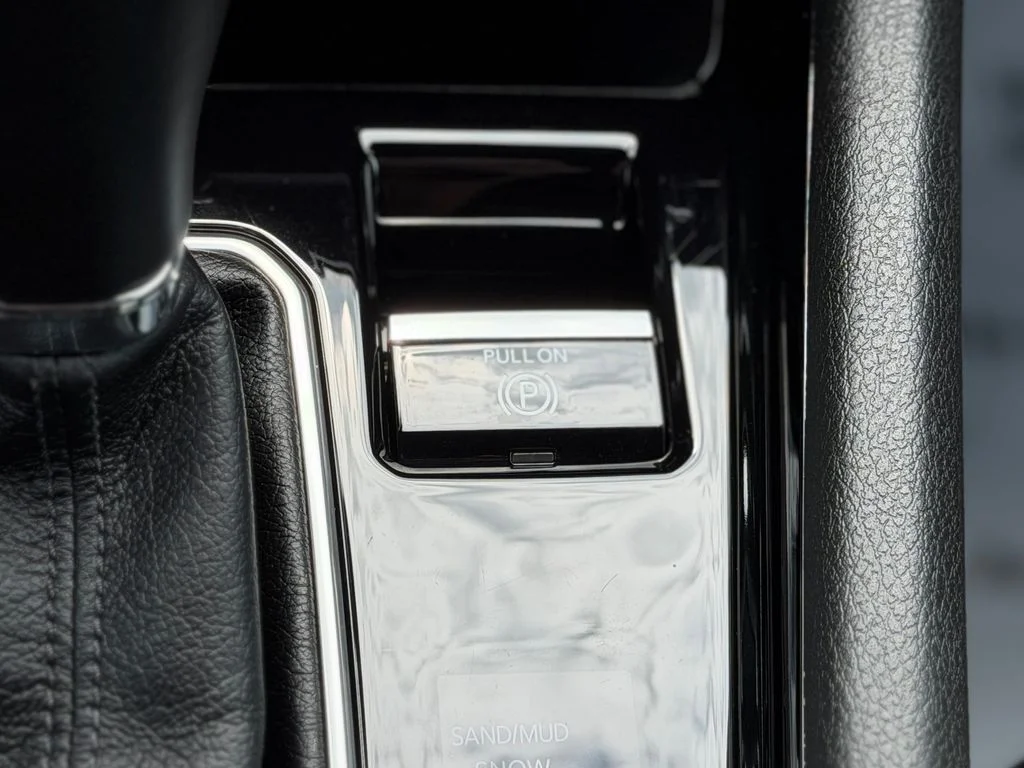 Used 2025 Silver Jeep Limited image 19