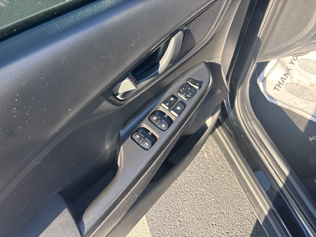 Used 2023 Black Hyundai SEL image 10