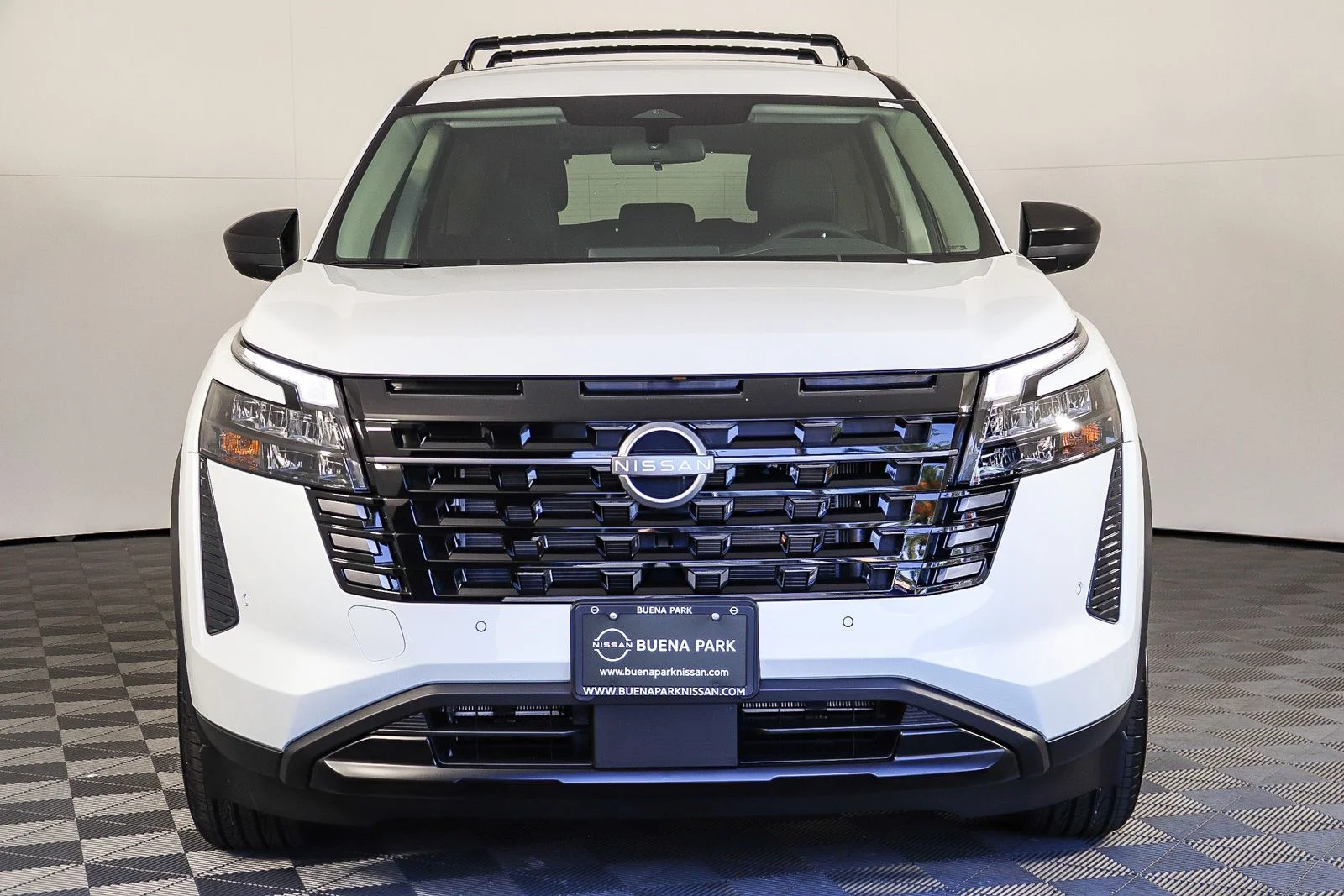 New 2026 Everest White Pearl TriCoat Nissan SV image 2
