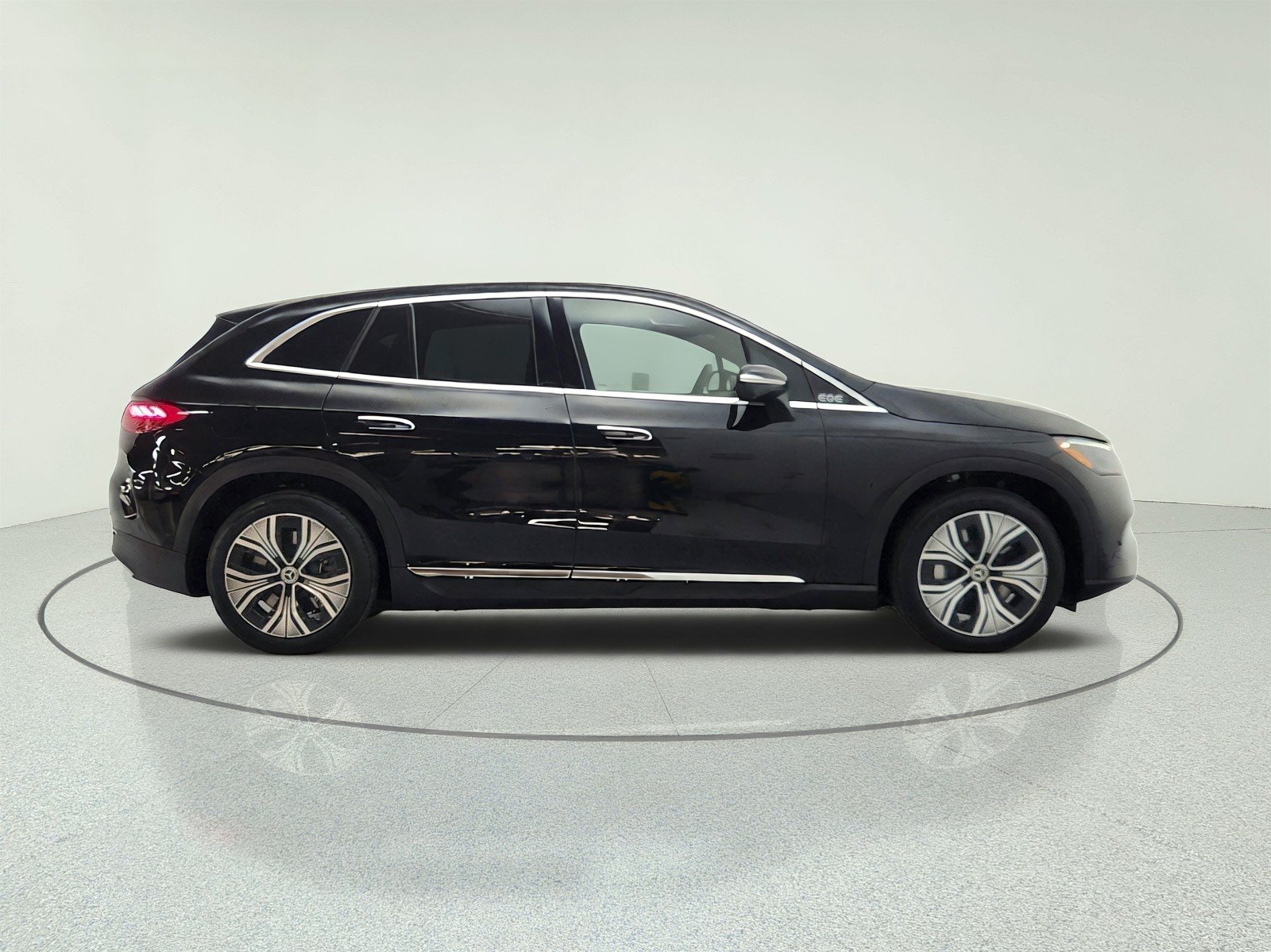 Used 2023 Obsidian Black Metallic Mercedes-Benz EQE 350 4MATIC® SUV image 4