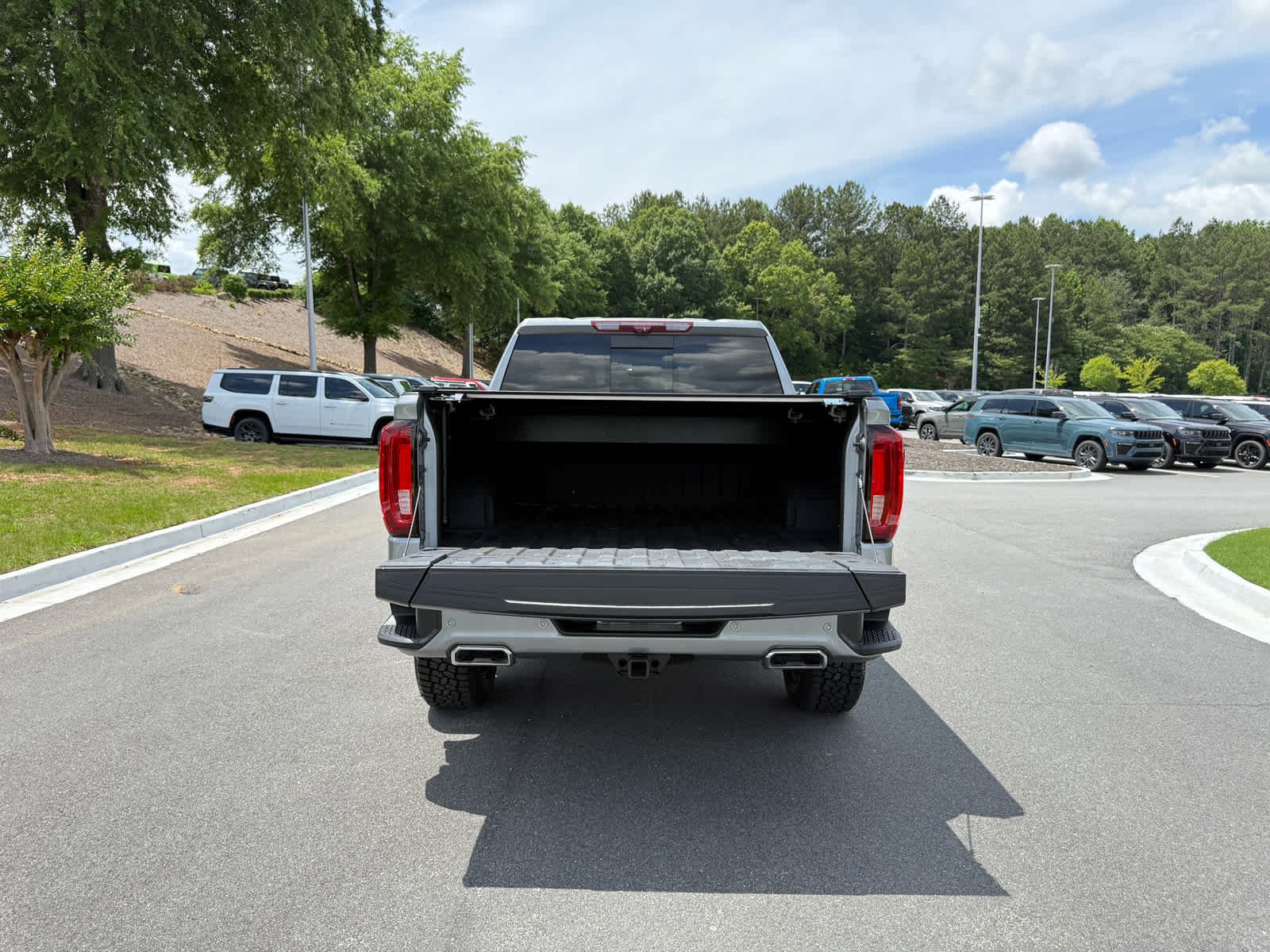 Used 2023 Sterling Metallic GMC AT4 image 28