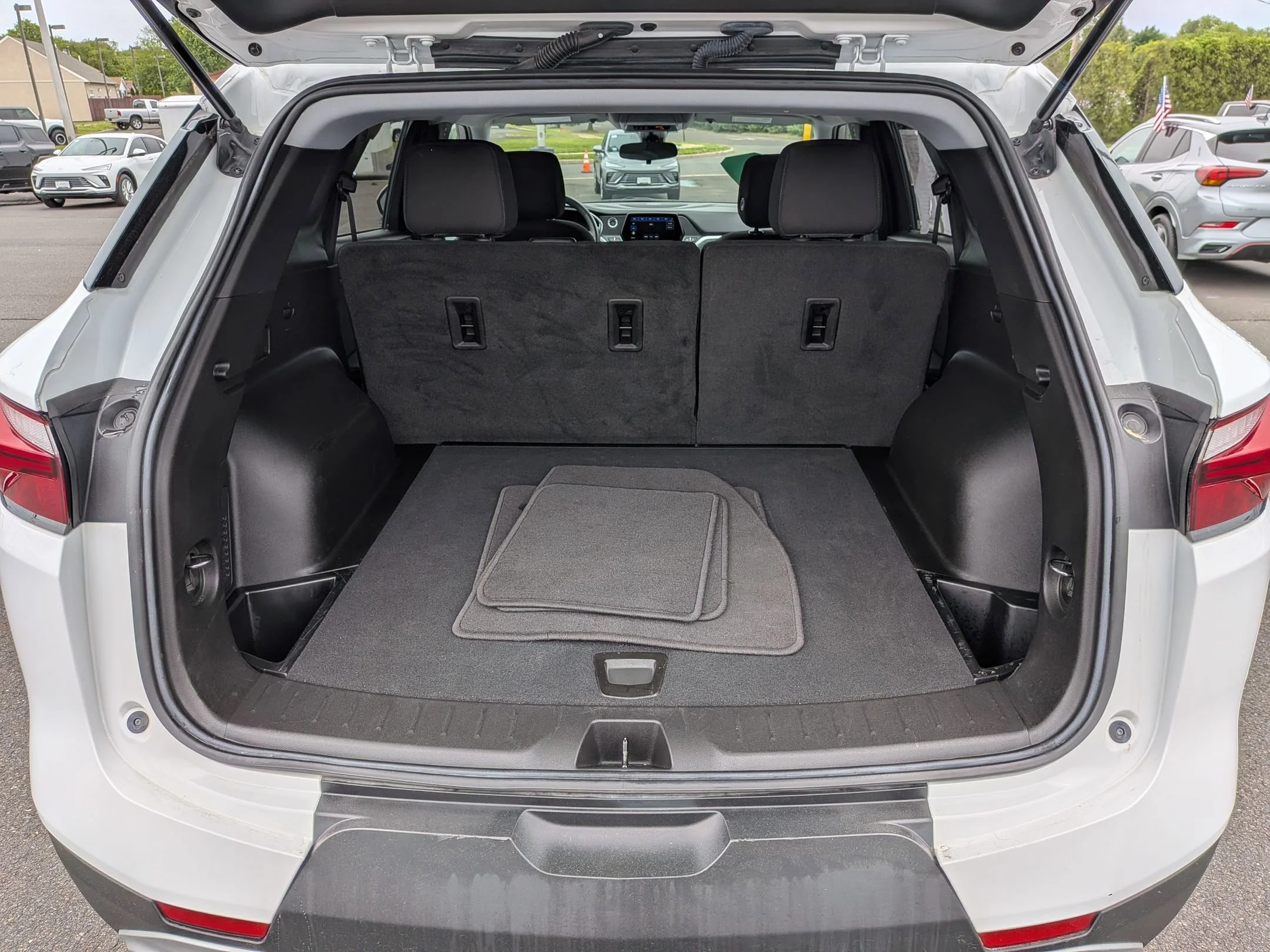 Used 2022 Summit White Chevrolet LT image 25
