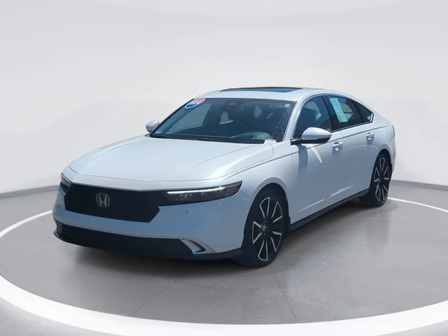 Used 2024  Honda Touring image 1