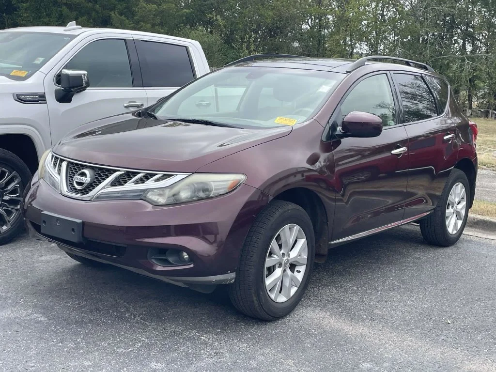 Used 2014 Black Nissan SL image 4
