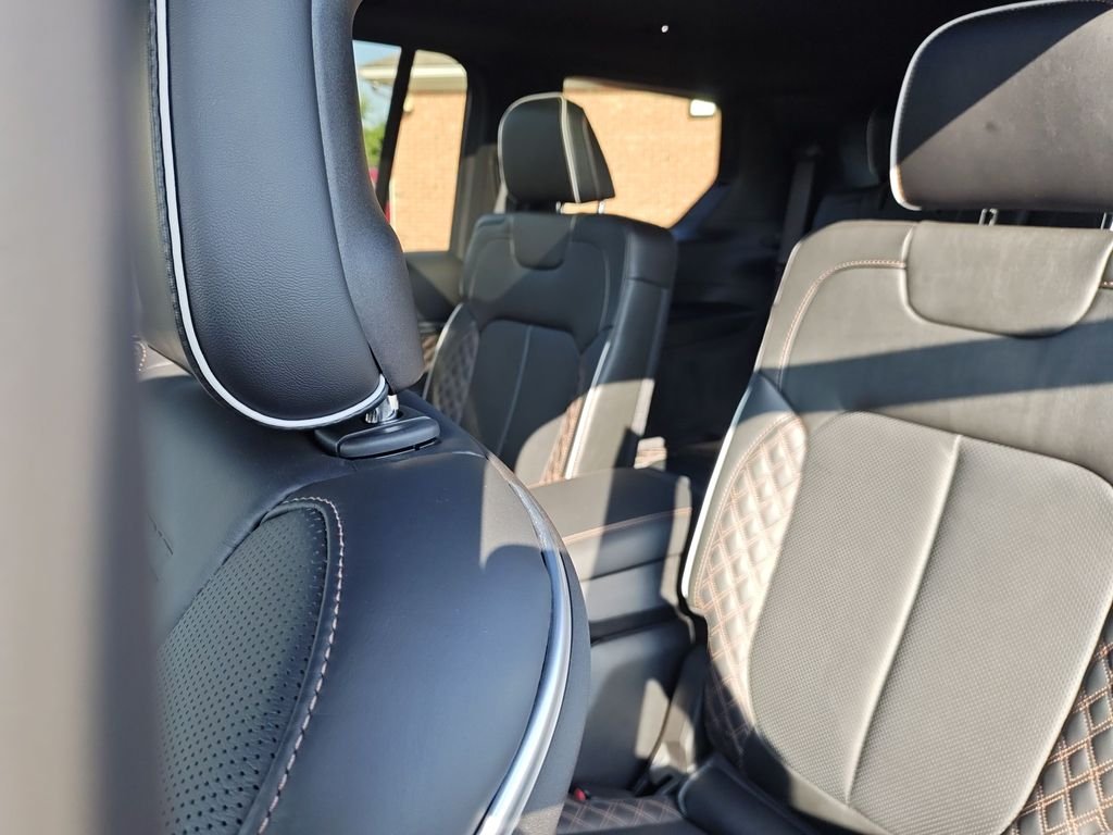 Used 2025 Gray Jeep Summit image 14