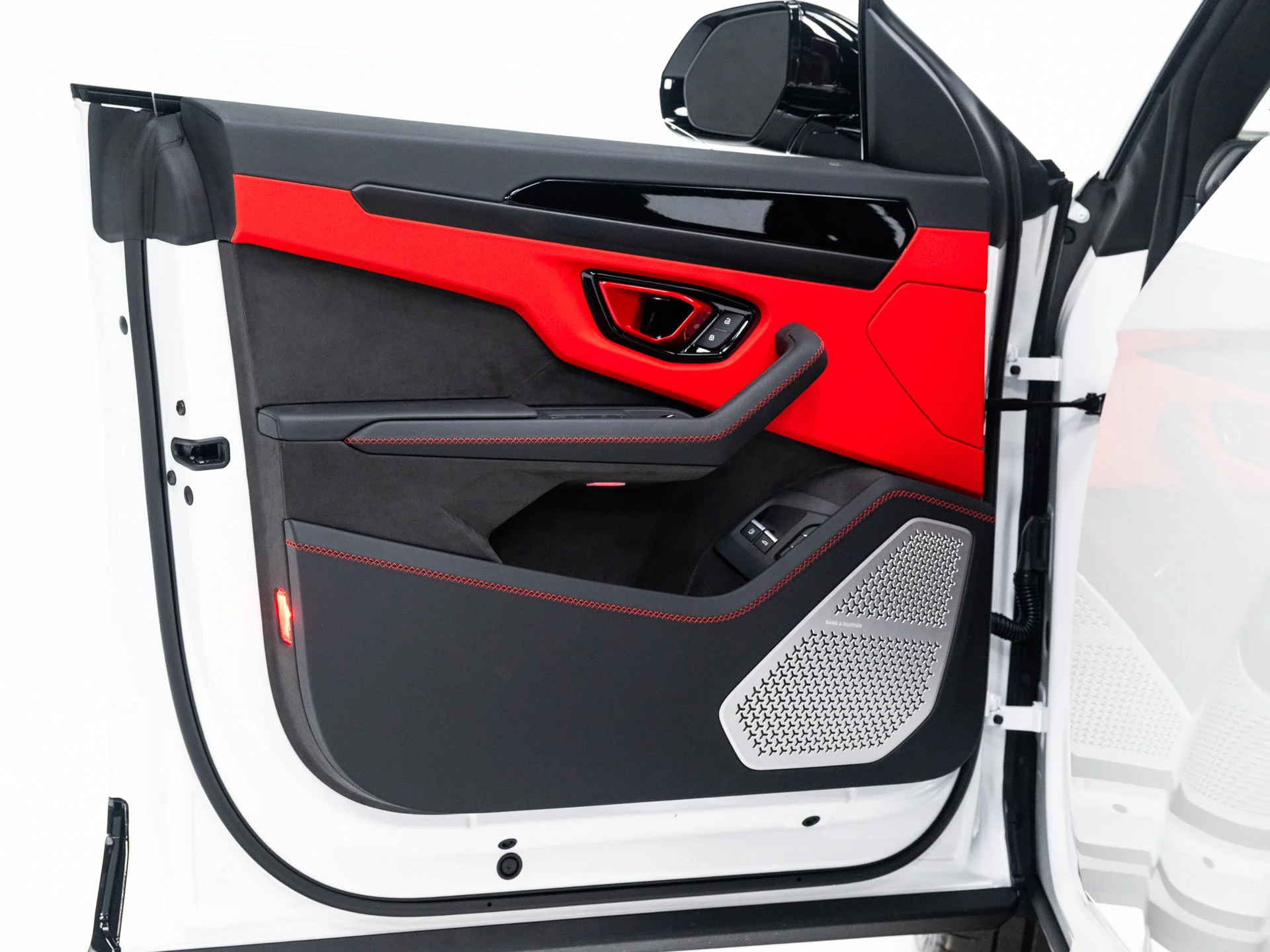 Used 2025  Lamborghini SE image 44