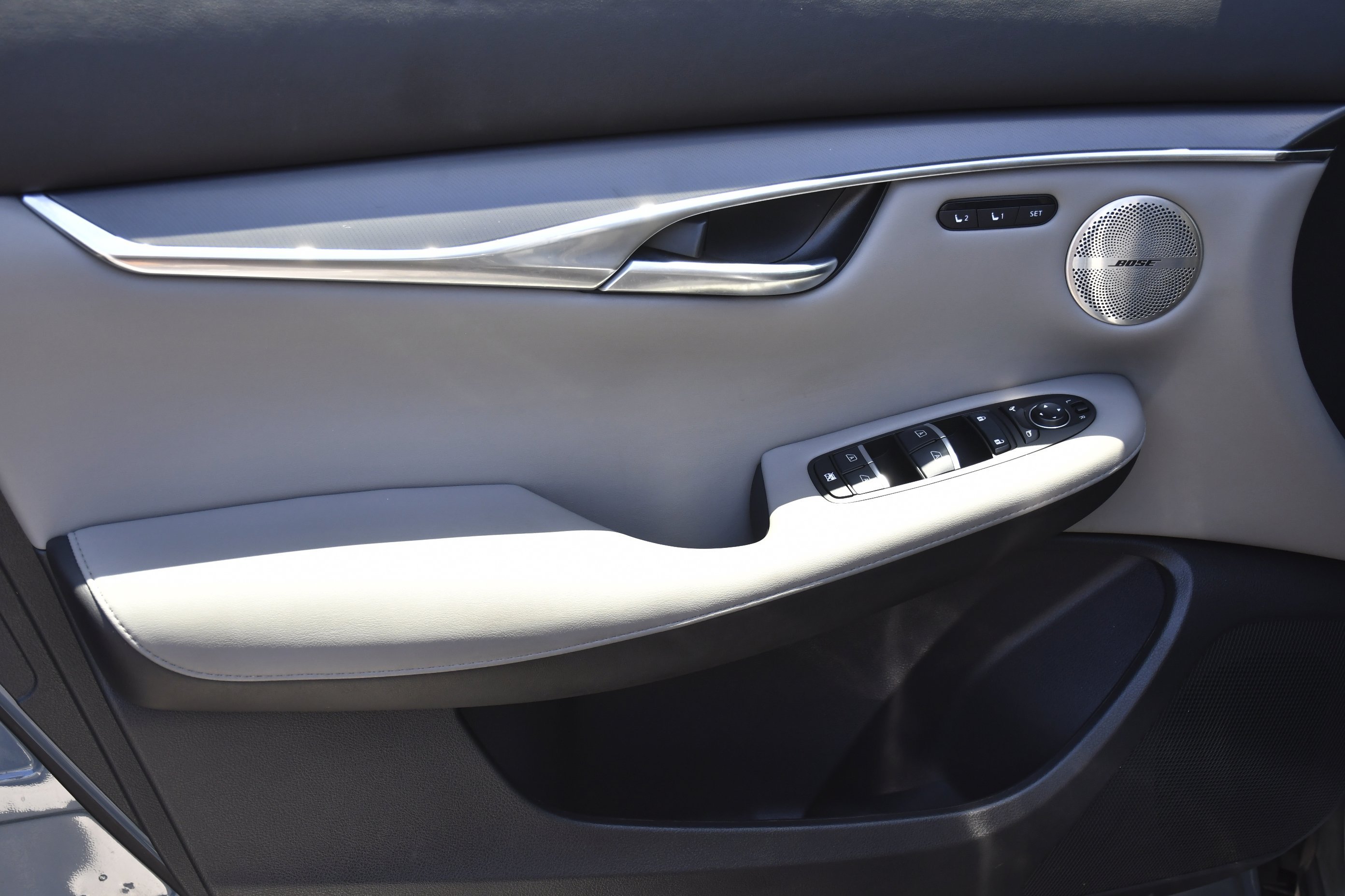 Used 2025 Slate Gray INFINITI LUXE image 21