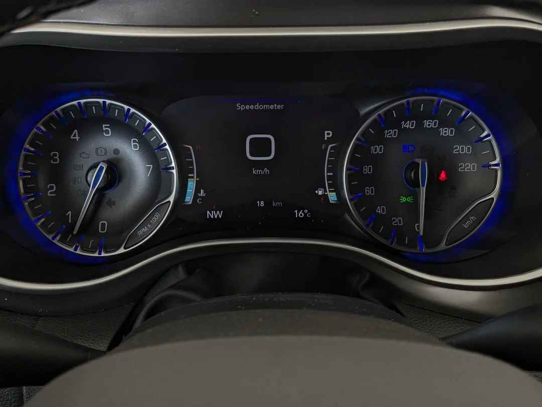 New 2026 White Chrysler Select - - AWD - 3.6L Pentastar V6 - Adaptive Cruise Control - Blind Spot Monitor & More! image 19