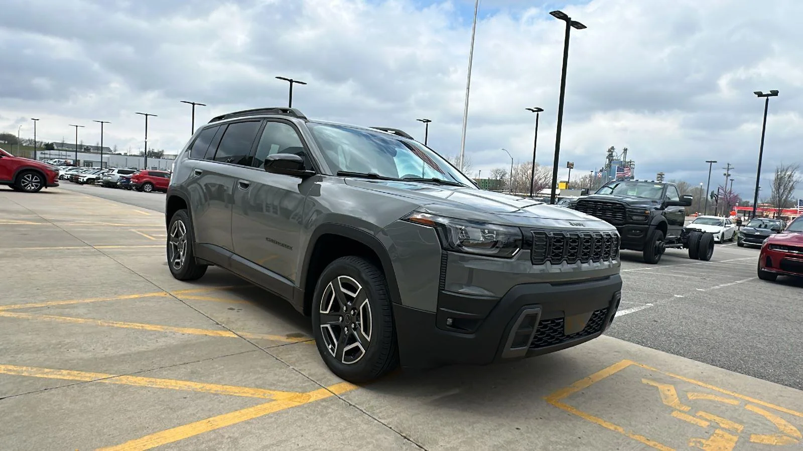 New 2026 Sting-Gray Clearcoat Jeep Laredo image 5