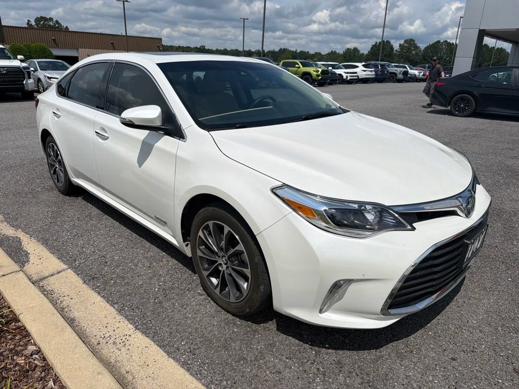Used 2018 Blizzard Pearl Toyota  image 8