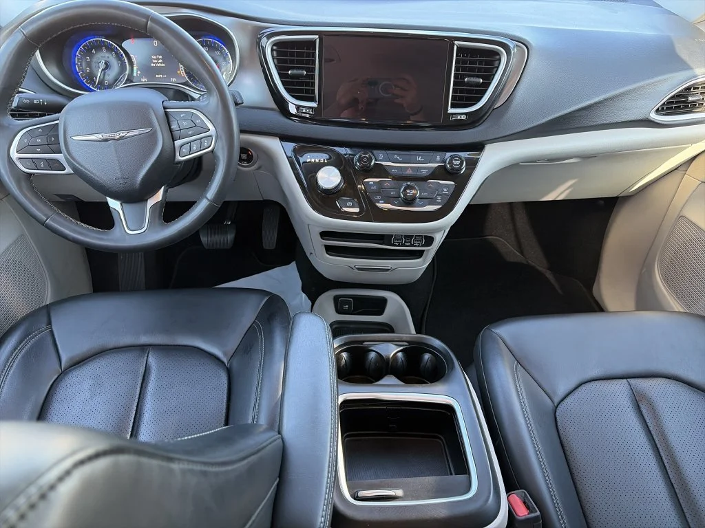 Used 2023 White Chrysler Touring L image 13