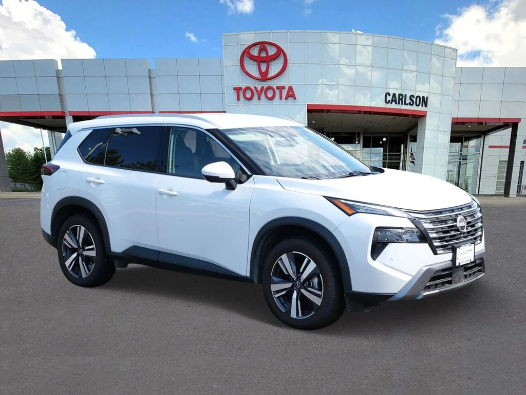 Used 2026 Nissan Rogue SL with VIN 5N1BT3CB3TC696852 for sale in Minneapolis, Minnesota