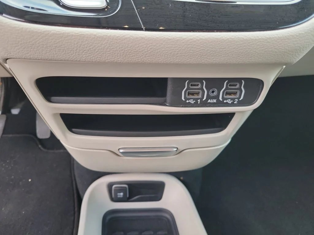 Used 2024 Black Chrysler Select image 27