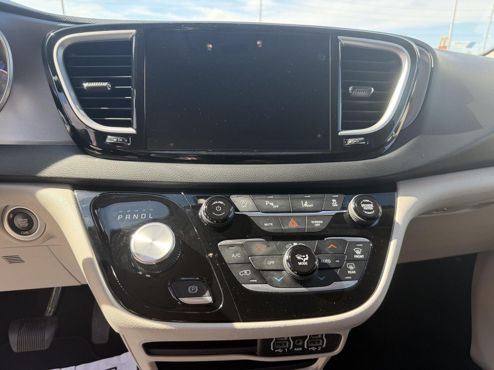 Used 2023 Bright White Clearcoat Chrysler Touring L image 17