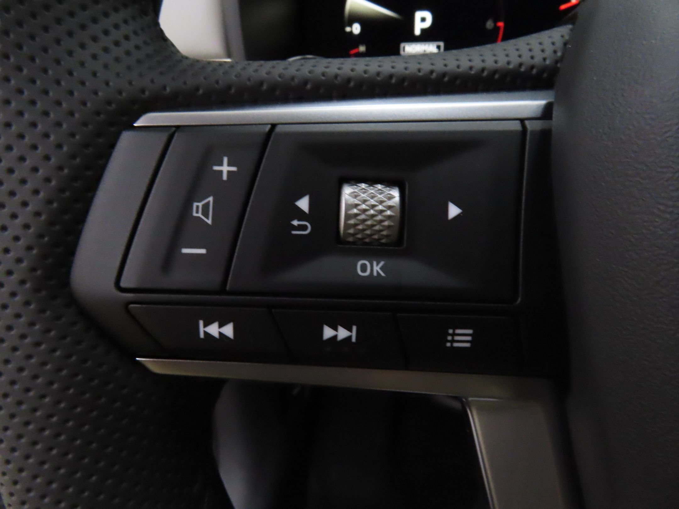 Used 2025 Red Mitsubishi SE image 13