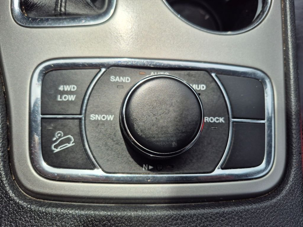 Used 2020 Silver Jeep Limited image 23