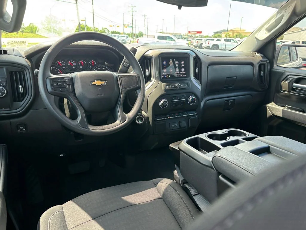 Used 2025 White Chevrolet Custom image 25
