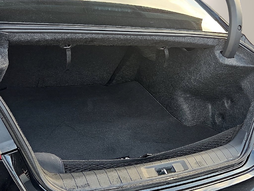 Used 2018 Black Nissan Platinum image 10