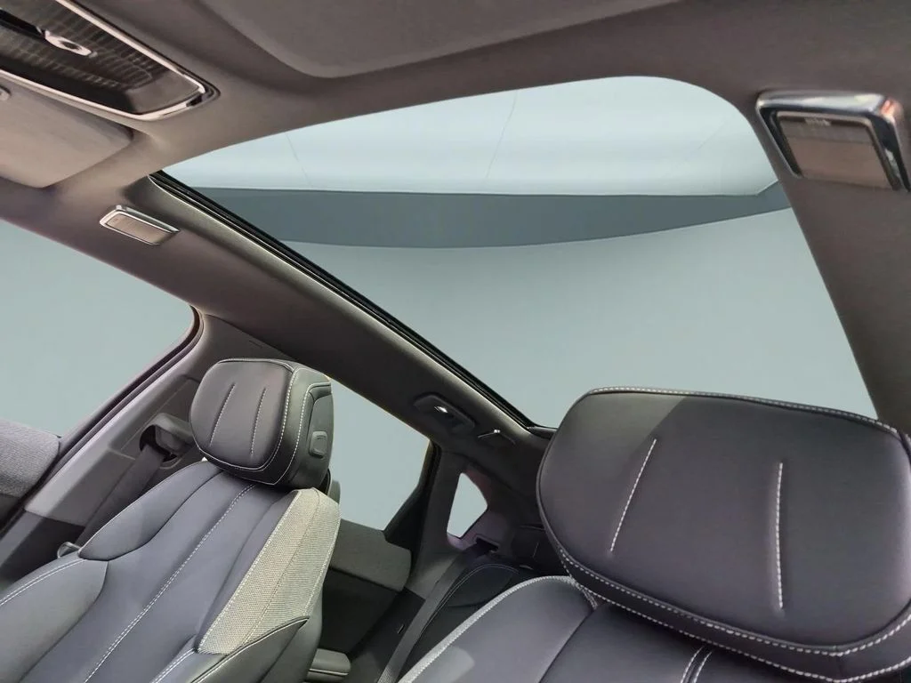 2027 Cadillac OPTIQ Luxury - Photo 17