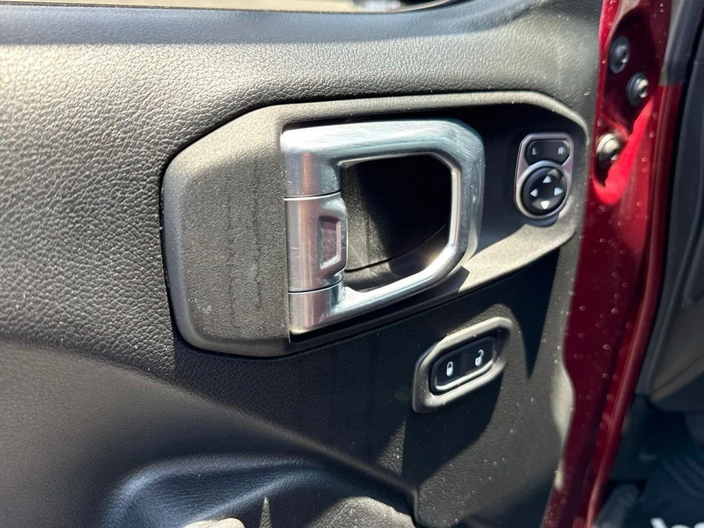 Used 2021  Jeep Unlimited Willys image 18
