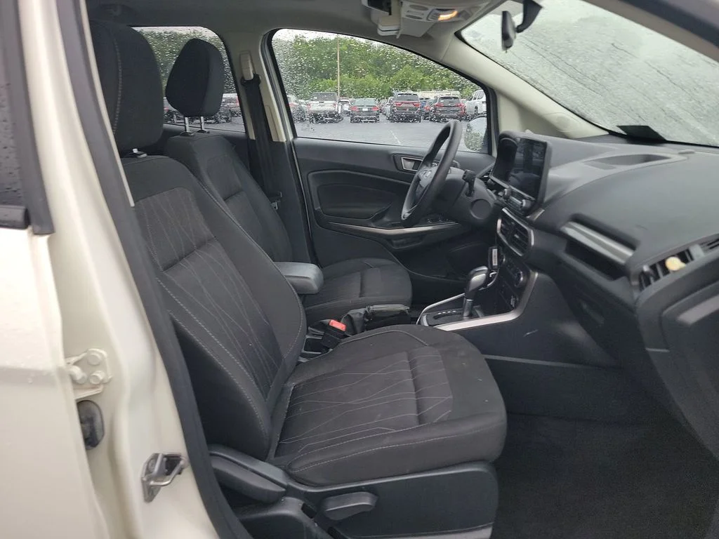 Used 2021 White Ford SE image 5