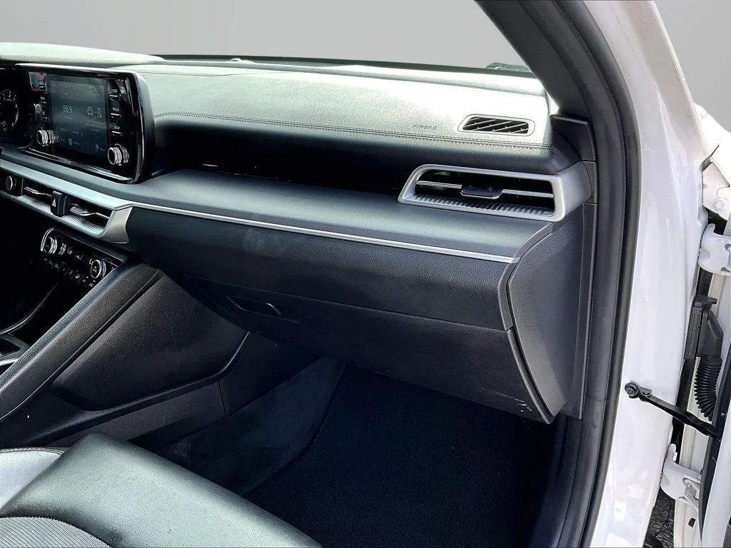 Used 2021 White Kia GT-Line image 18