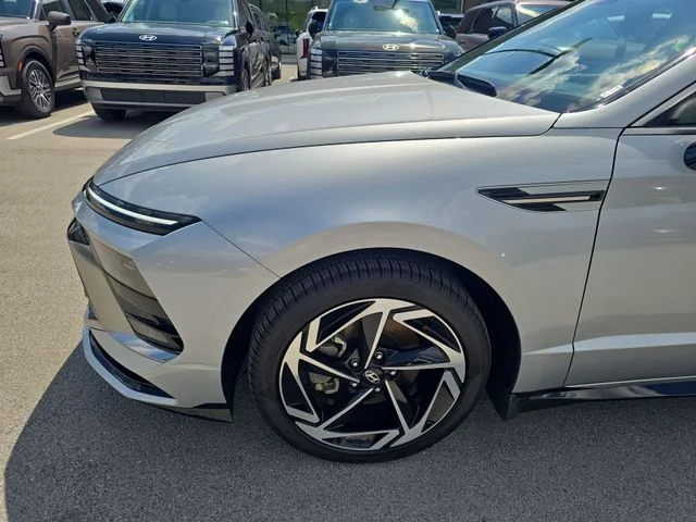 Used 2024 Silver Hyundai SEL image 10