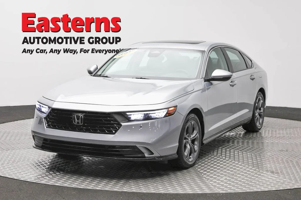 Used 2025 Silver Honda EX-L image 1