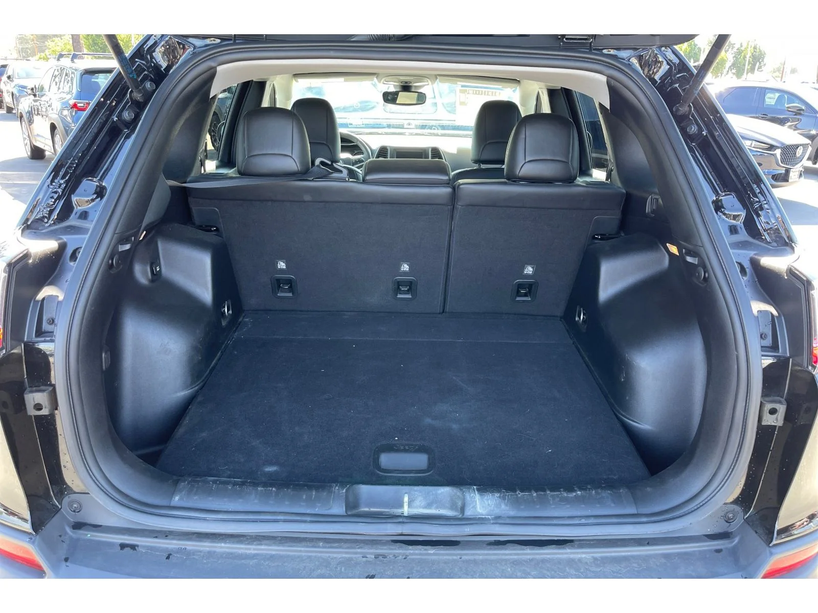Used 2021 Diamond Black Crystal Pearlcoat Jeep Latitude Lux image 18
