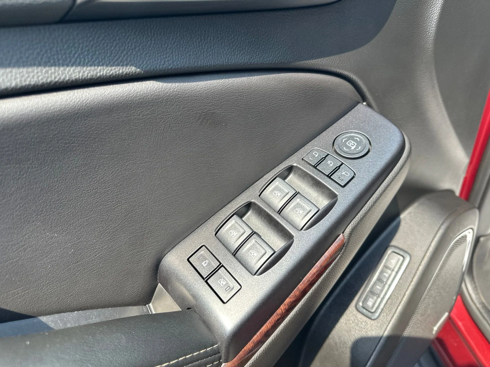 Used 2018 Red GMC SLT image 18