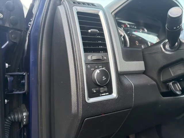 Used 2017 True Blue Pearlcoat Ram Big Horn image 35