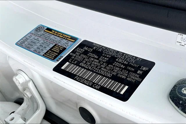 Certified Used 2025 White Kia LXS image 18