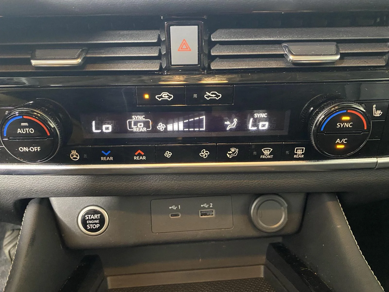 Certified Used 2023 Pearl White Tricoat/Super Black Nissan SL image 23