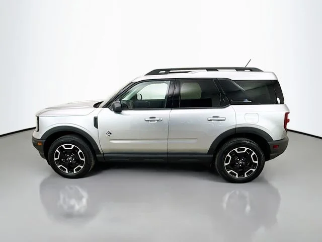 Used 2023 Silver Metallic Ford Outer Banks image 4