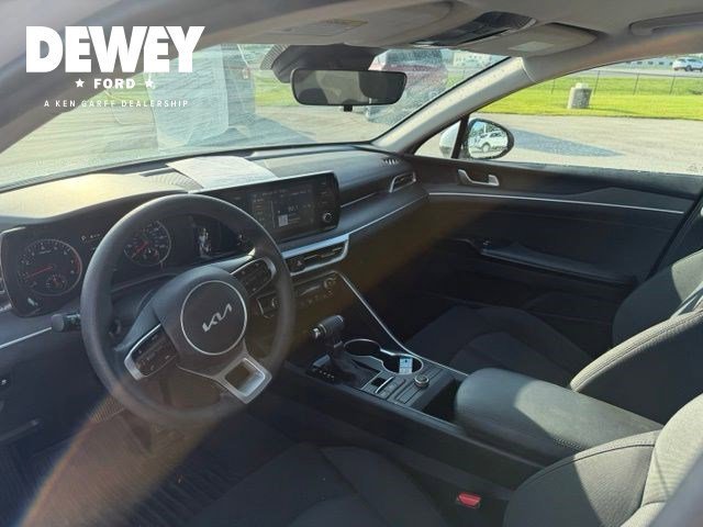 Used 2022 Glacial White Pearl Kia LXS image 16