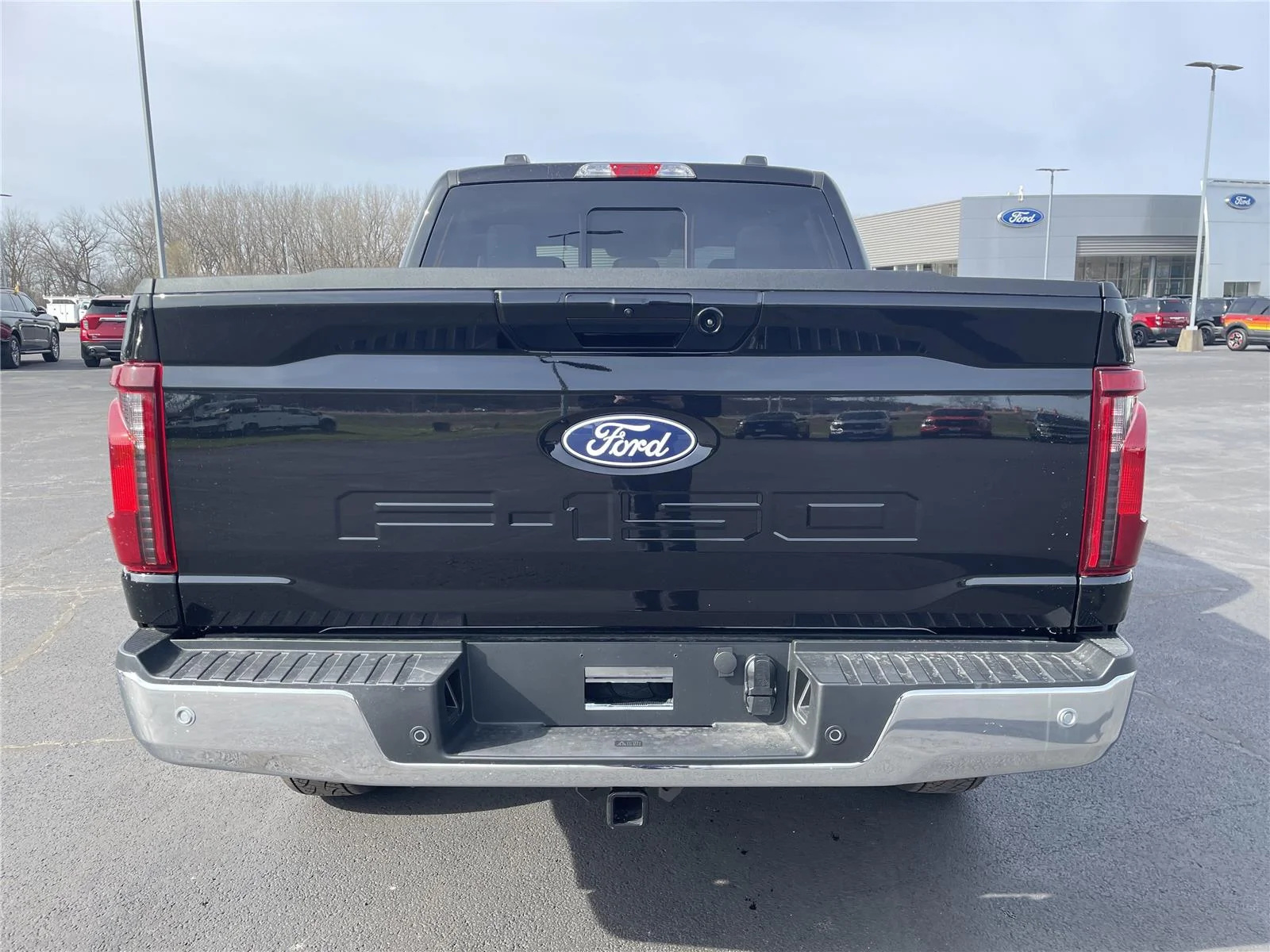 New 2026 Agate Black Metallic Ford XLT image 4