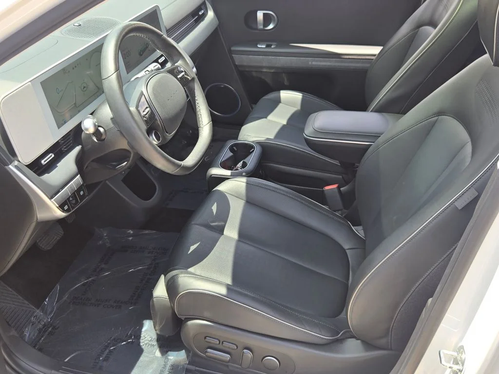Used 2023 White Hyundai Limited image 10