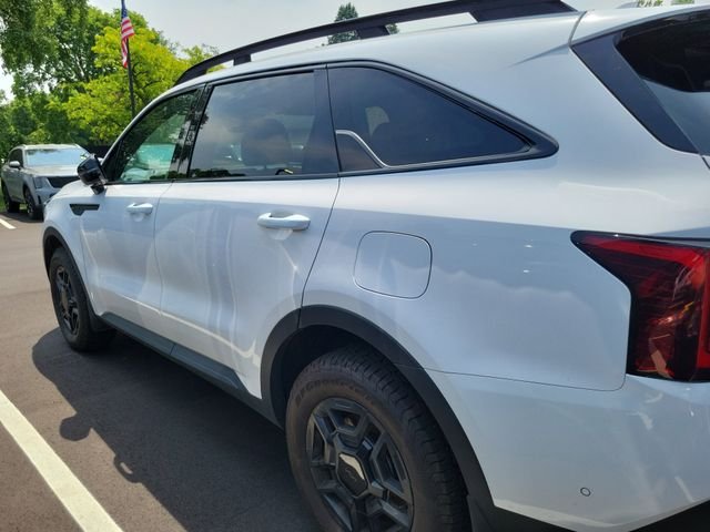 Used 2025 White Kia X-Pro SX Prestige image 4
