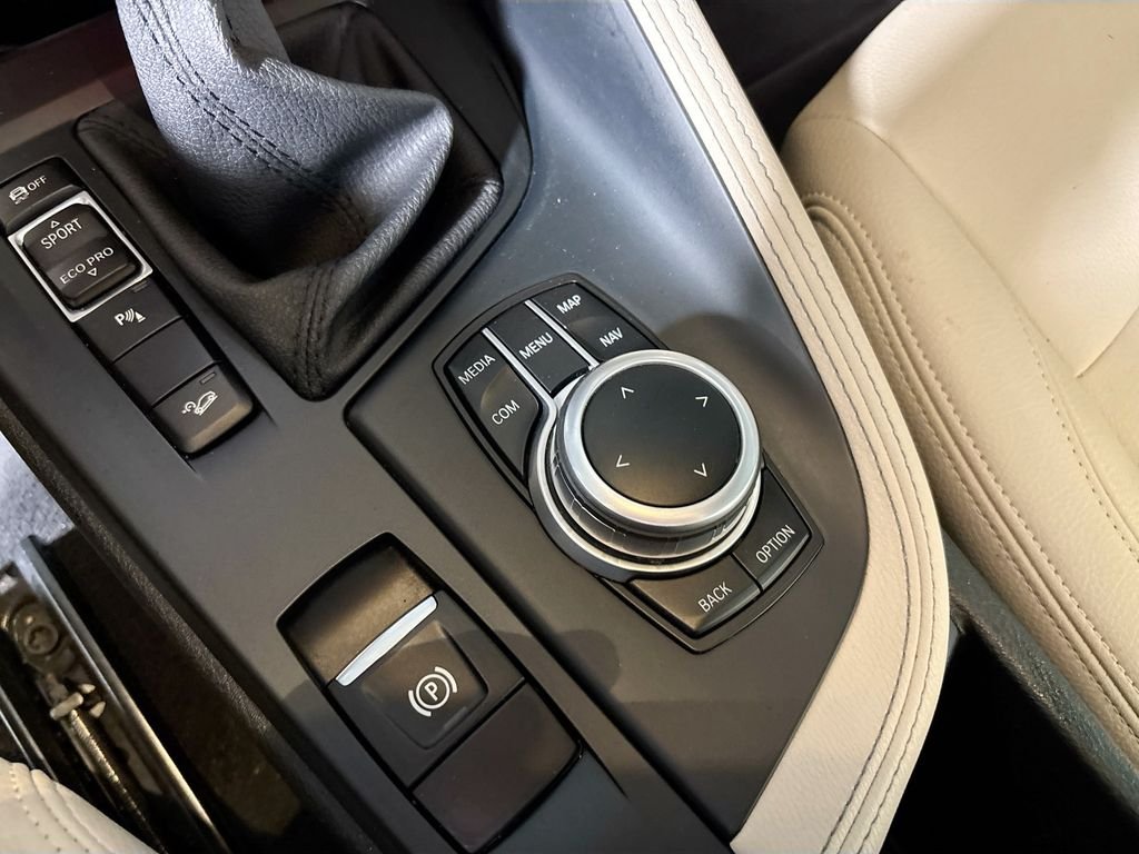 Used 2019 Green BMW xDrive28i image 15