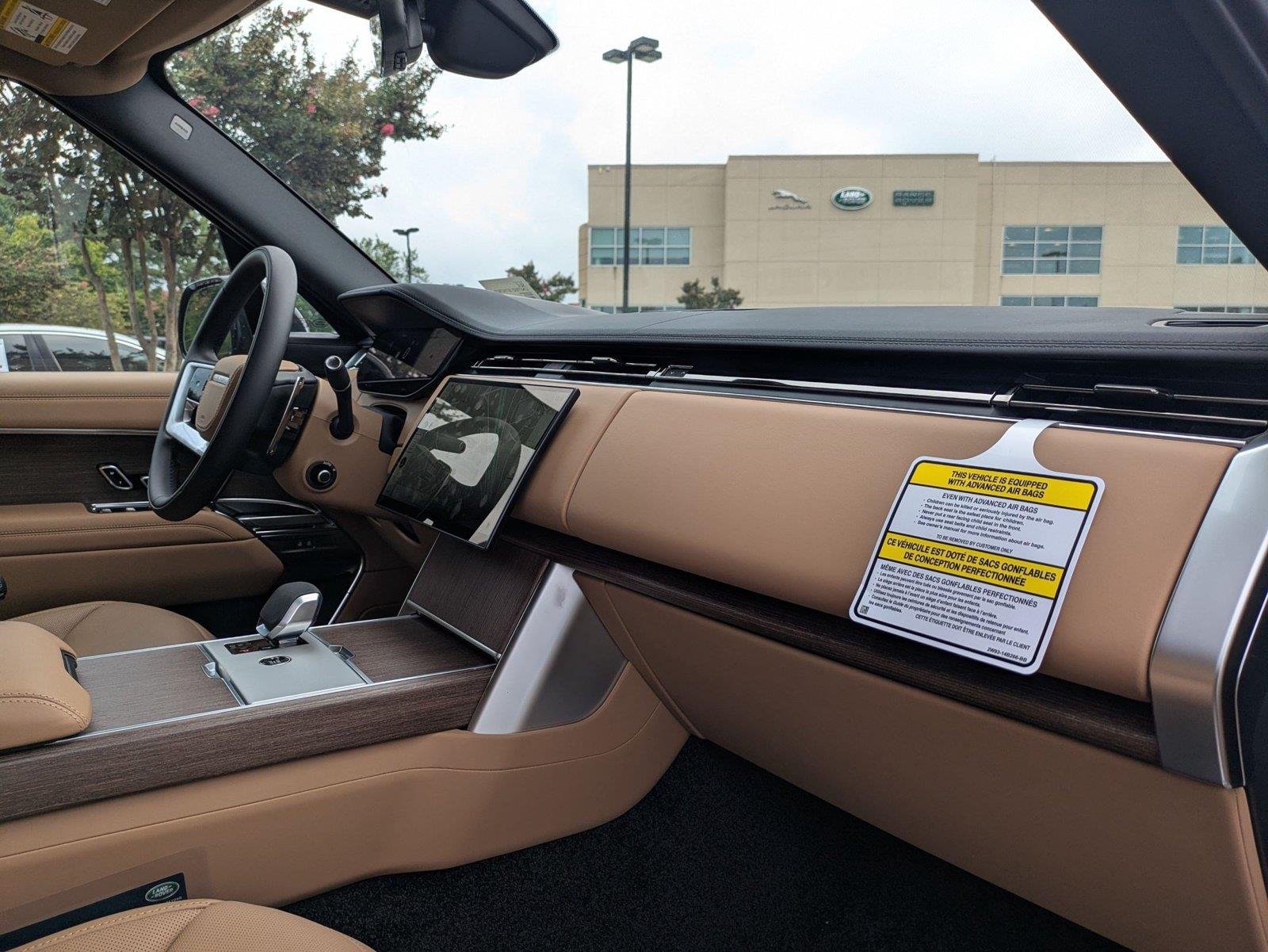 New 2026 Belgravia Green Land Rover SE image 37