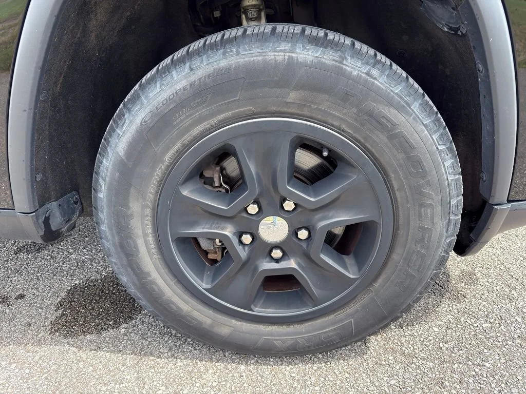 Used 2017 Black Jeep Laredo image 5