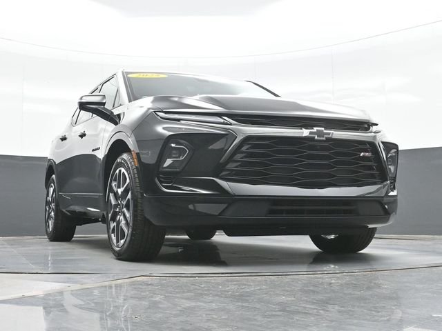 Used 2025 Black Chevrolet RS image 22
