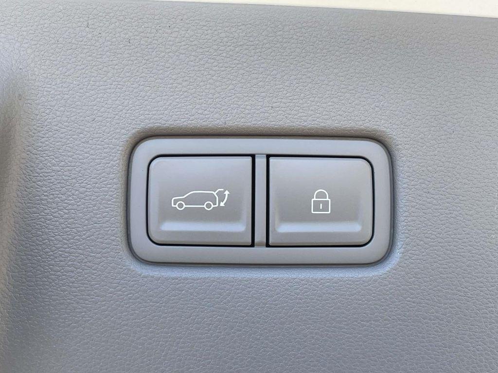 New 2026 White Hyundai SEL Premium FWD image 9