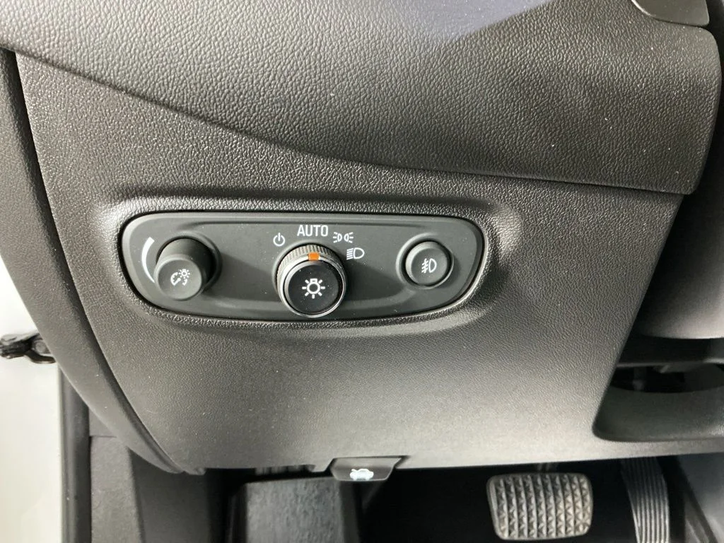 Certified Used 2019 White Chevrolet Premier image 21