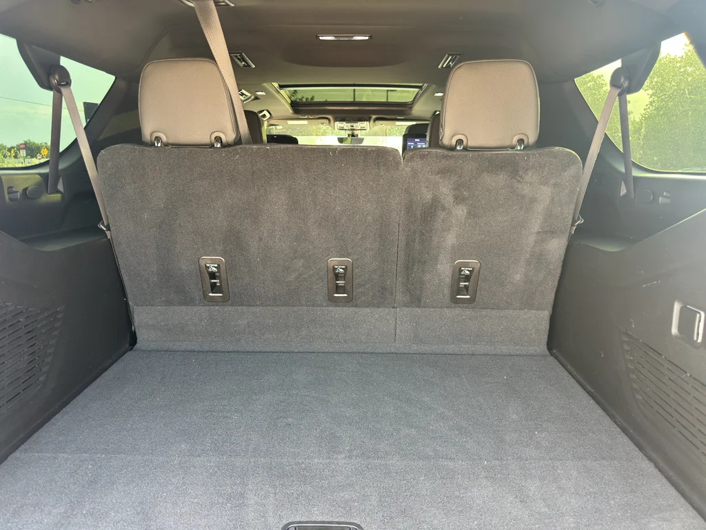 Used 2021 White Frost Tricoat GMC Denali image 22