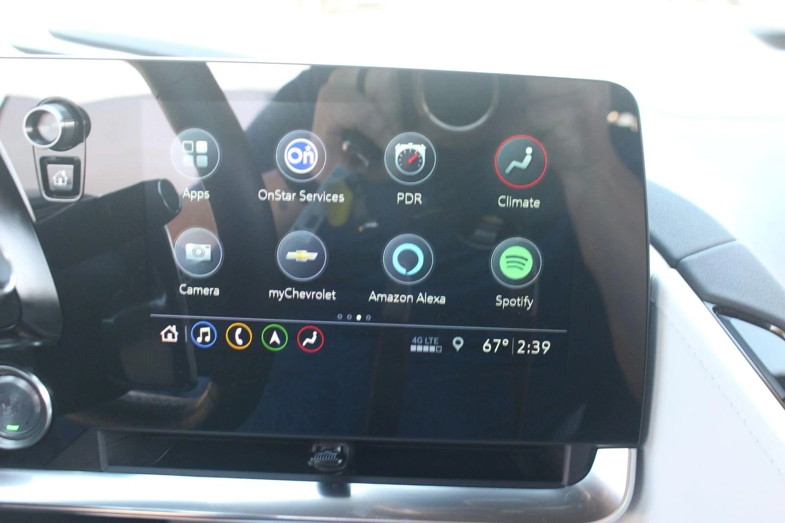 Used 2020 ARCTIC WHITE Chevrolet 2LT image 24