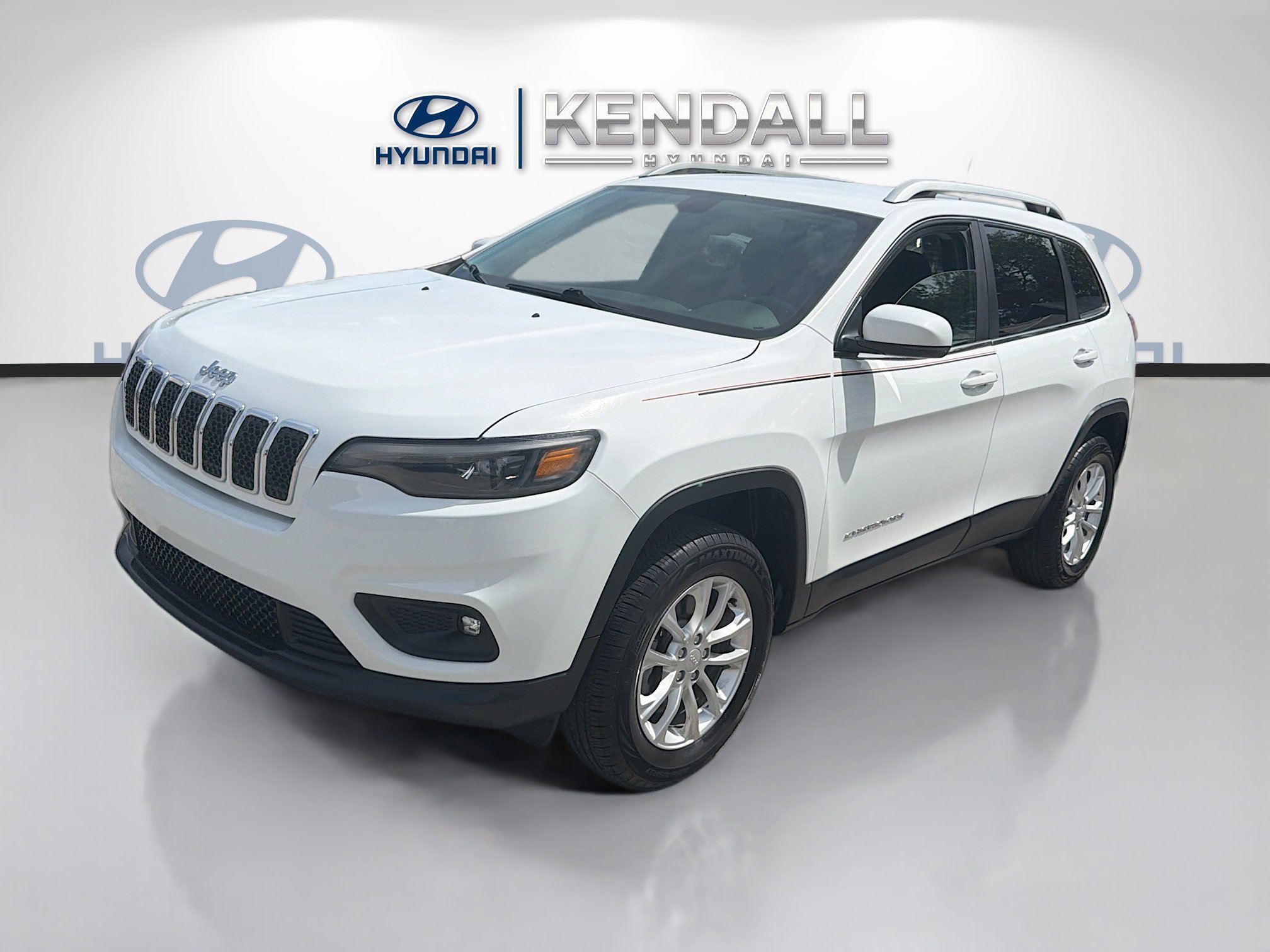 Used 2019 Bright White Clearcoat Jeep Latitude image 3