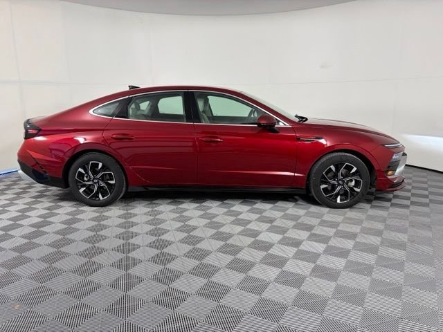 Used 2025 Red Hyundai SEL image 8