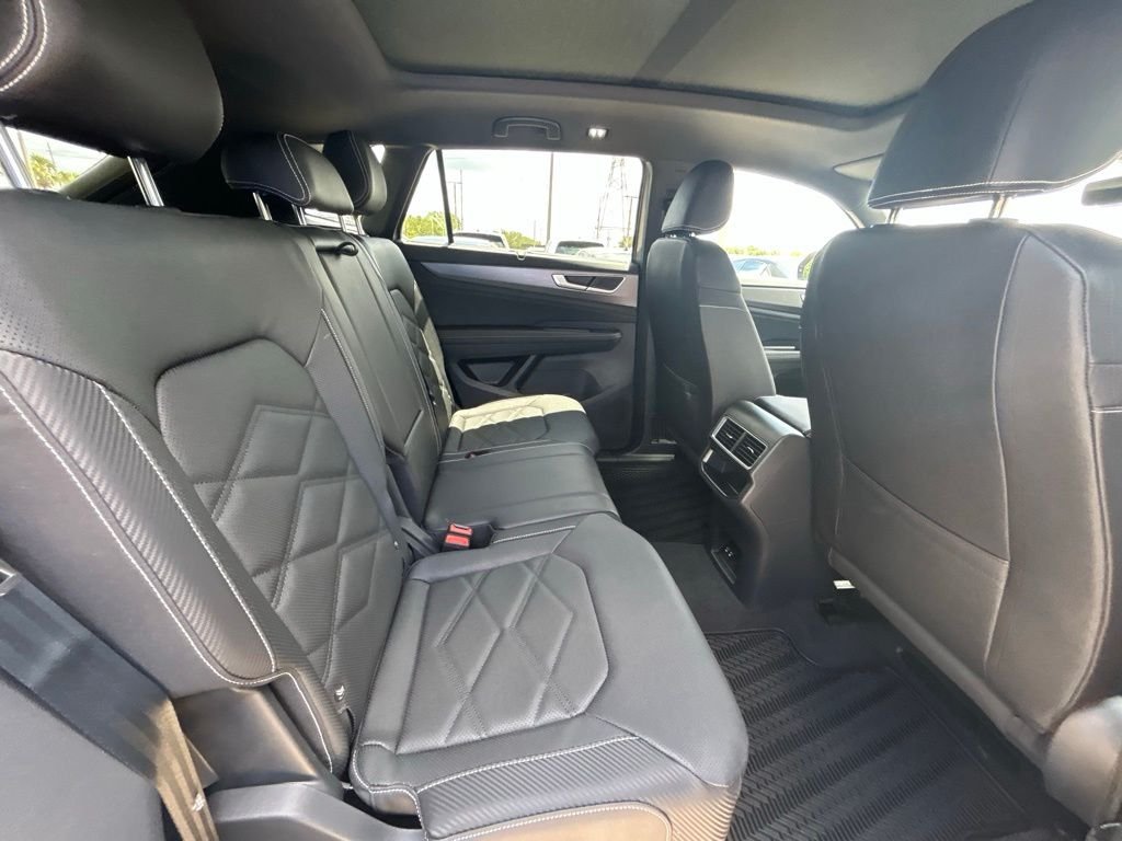 New 2026 Silver Volkswagen 2.0T SE w/Technology image 42