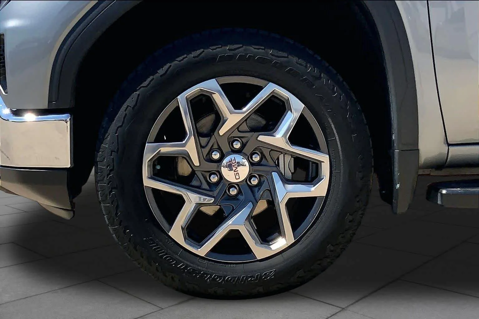 Used 2024 Sterling Metallic GMC SLT image 11